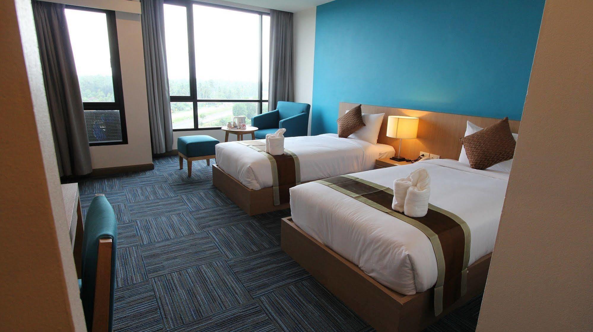 Hotel S Tara Grand Surat Thani Zewnętrze zdjęcie