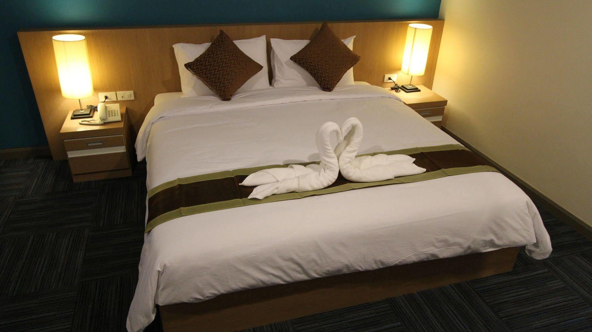 Hotel S Tara Grand Surat Thani Zewnętrze zdjęcie